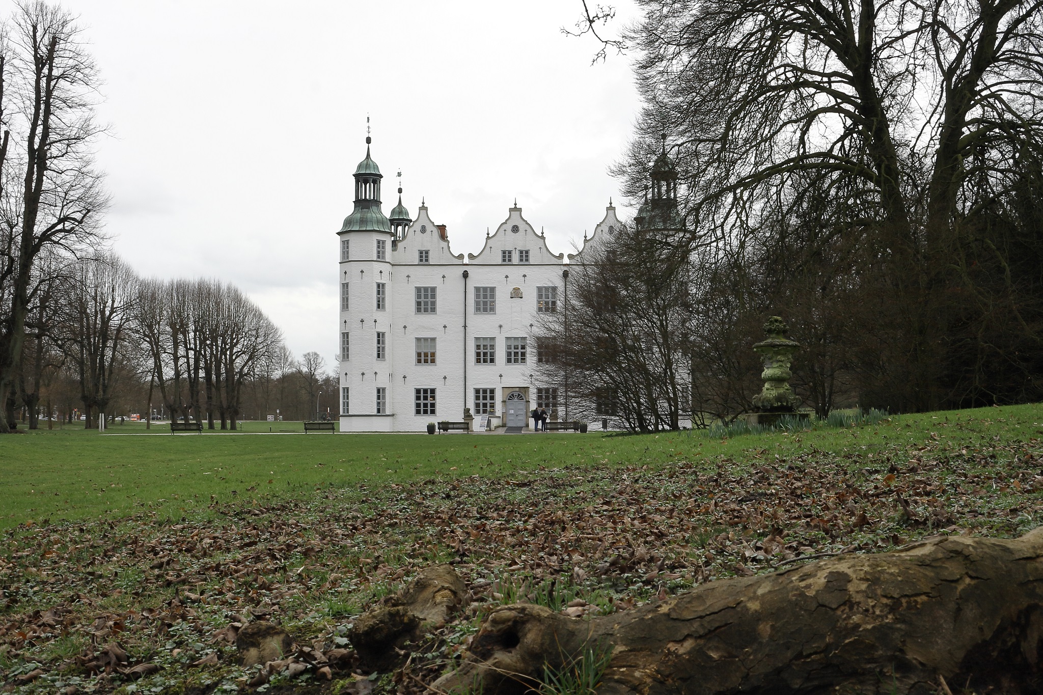 Schloss Ahrensburg - Landsitz der Familie Schimmelmann, die Mitte des 18 Jahrhunderts durch Porzellanhandel reich geworden war.
